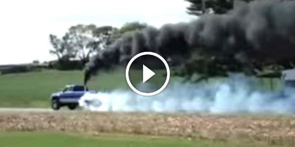 This blue Dodge Left A Smokey Mark In The Whole Neighborhood! A BURNOUT & Rollin’ Coal WORTH MENTIONING!!