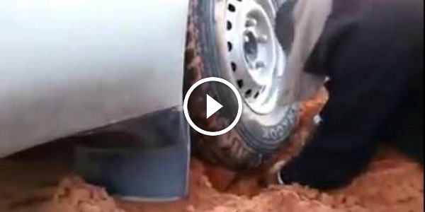 This Is How BRAINIACS Pull A CAR STUCK IN The MUD! See The MOST INTELLIGENT And CREATIVE SOLUTION!!