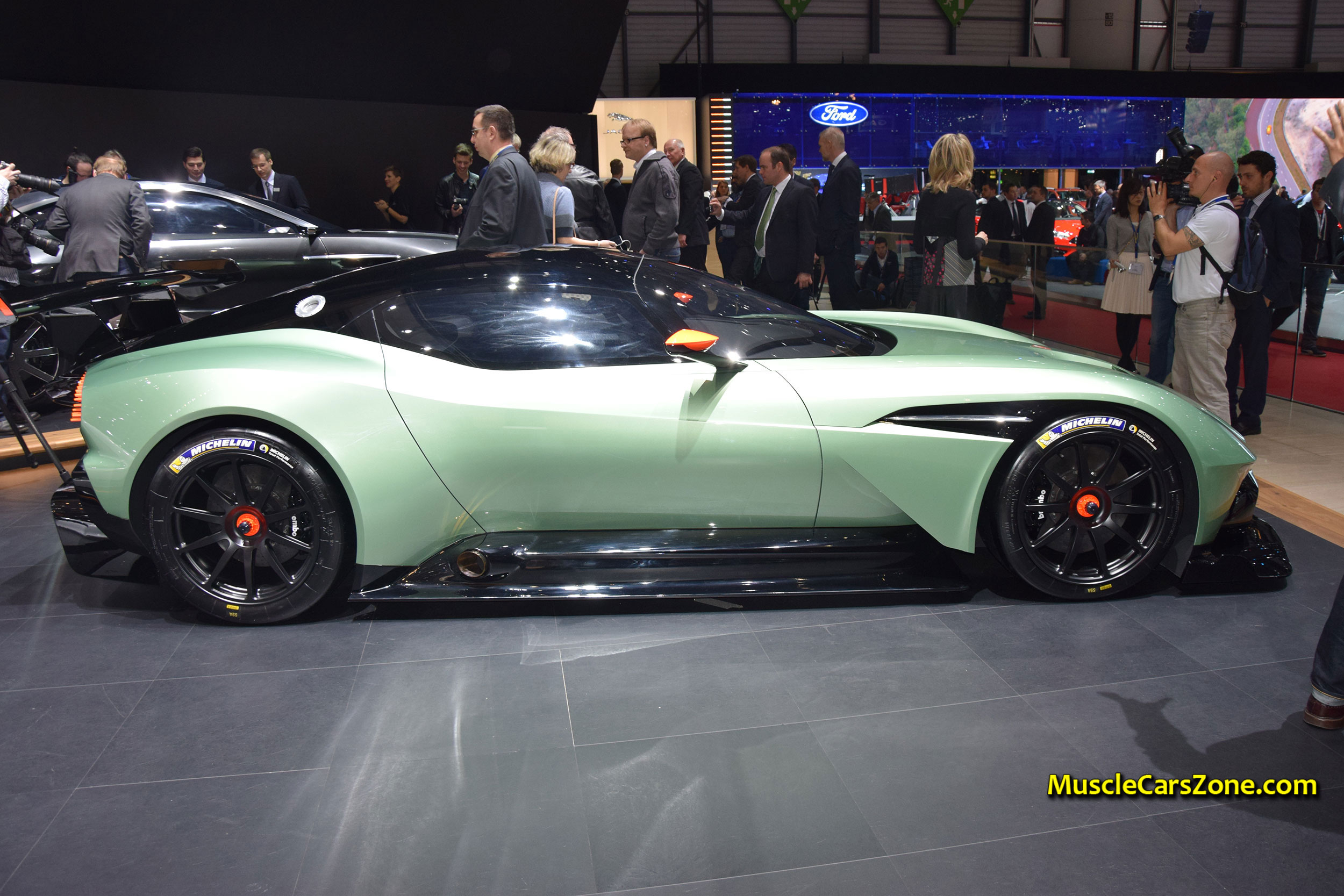 2015-Aston-Martin-Vulcan-03---2015-Geneva-Motor-Show