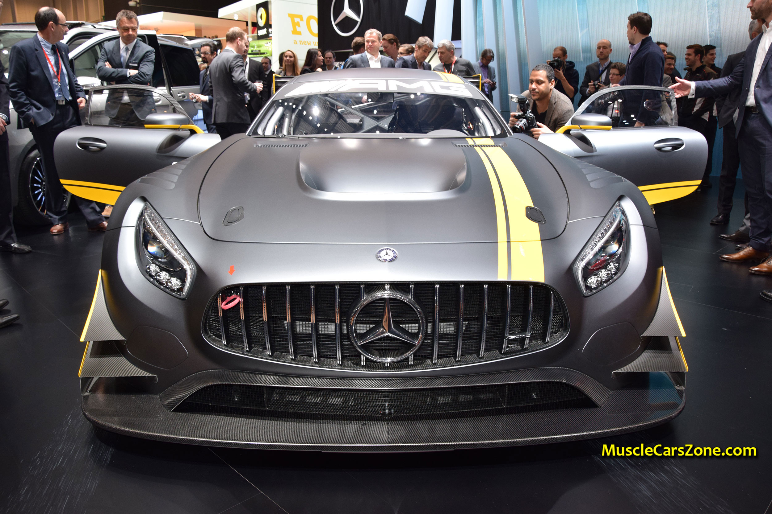 2015-Mercedes-AMG-GT3-Race-Car-05---2015-Geneva-Motor-Show