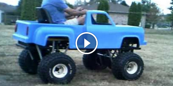 4X4 GO KART Madness In The BACKYARD!!! Does This BLUE 1978 JEEP Have A LAWN MOWER ENGINE! CHECK IT OUT!!! 31