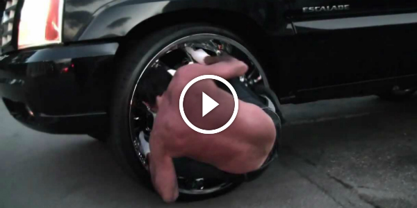 SPIKEN MIKE Is HILARIOUS In 30’s!!! He SPINS AROUND In This HUGE Cadillac ESCALADE rims!!! GREAT TRICK!!! 412312