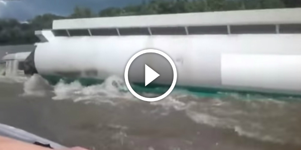 UNDERWATER TRUCK Incredible Unbelievable Unreal!!! A TANKER Drives UNDERWATER!!! See If You Don’t Believe! 42