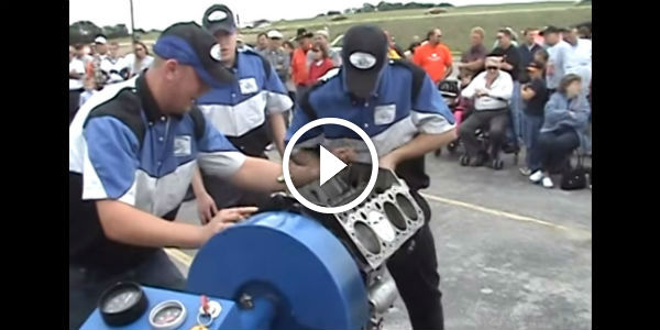 chevy 350 001-Engine-Build-Competition-SBC-in-17-min-10-sec-cl