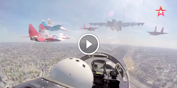 Russia’s Air Fleet Above The Red Square On The Victory Day Parade! AMAZING POV Video! 21