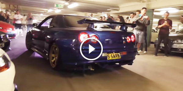 FLAME SHOOTING SHOW R34 Nissan Skyline GTR FLAMES at night