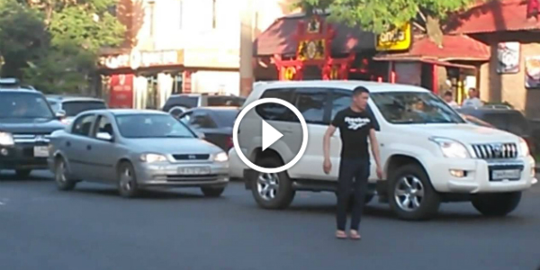 What Happens When A Russian Pedestrian Becomes A TRAFFIC POLICEMAN 21