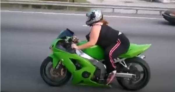 This BIKE GIRL Overtakes Every Vehicle In Front Of Her 1
