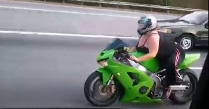 This BIKE GIRL Overtakes Every Vehicle In Front Of Her 2