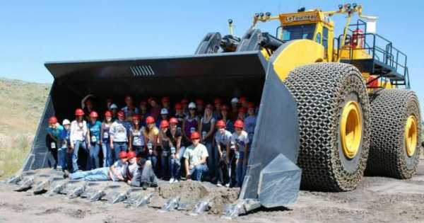 BIGGEST WHEEL LOADER In The World 2300HP L-2350 2