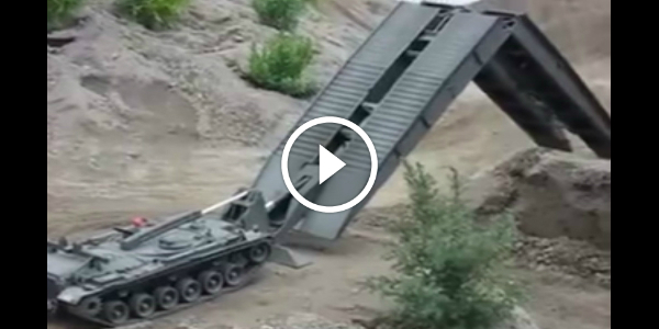 Small Scale RC TANK Deploys A Scissors Bridge In A Minute 14