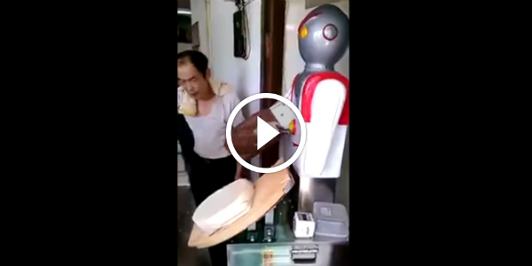 CHEF ROBOT Helping In The KITCHEN! Making The Best NOODLES 25