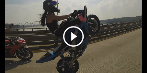 Girl Bike Rider Performs HIGHWAY WHEELIES With Her Motorcycle - KAWASAKI Ninja ZX 636 ZX6R 223