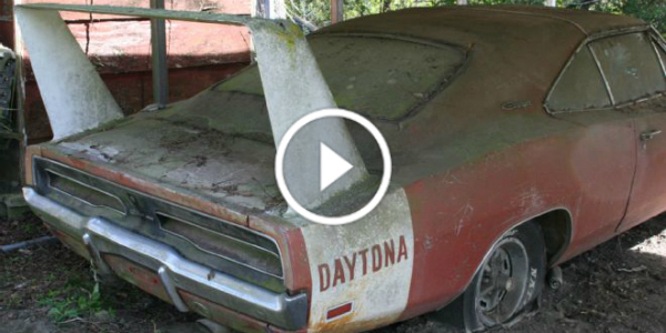 BARN FIND 1969 DODGE CHARGER DAYTONA Alabama 42