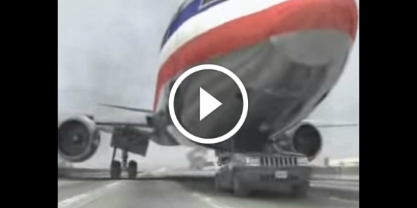Airplane Makes An Emergency Landing On Top Of A Jeep 3 play