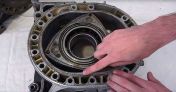 How A ROTARY Engine Works Thorough Explanation 6