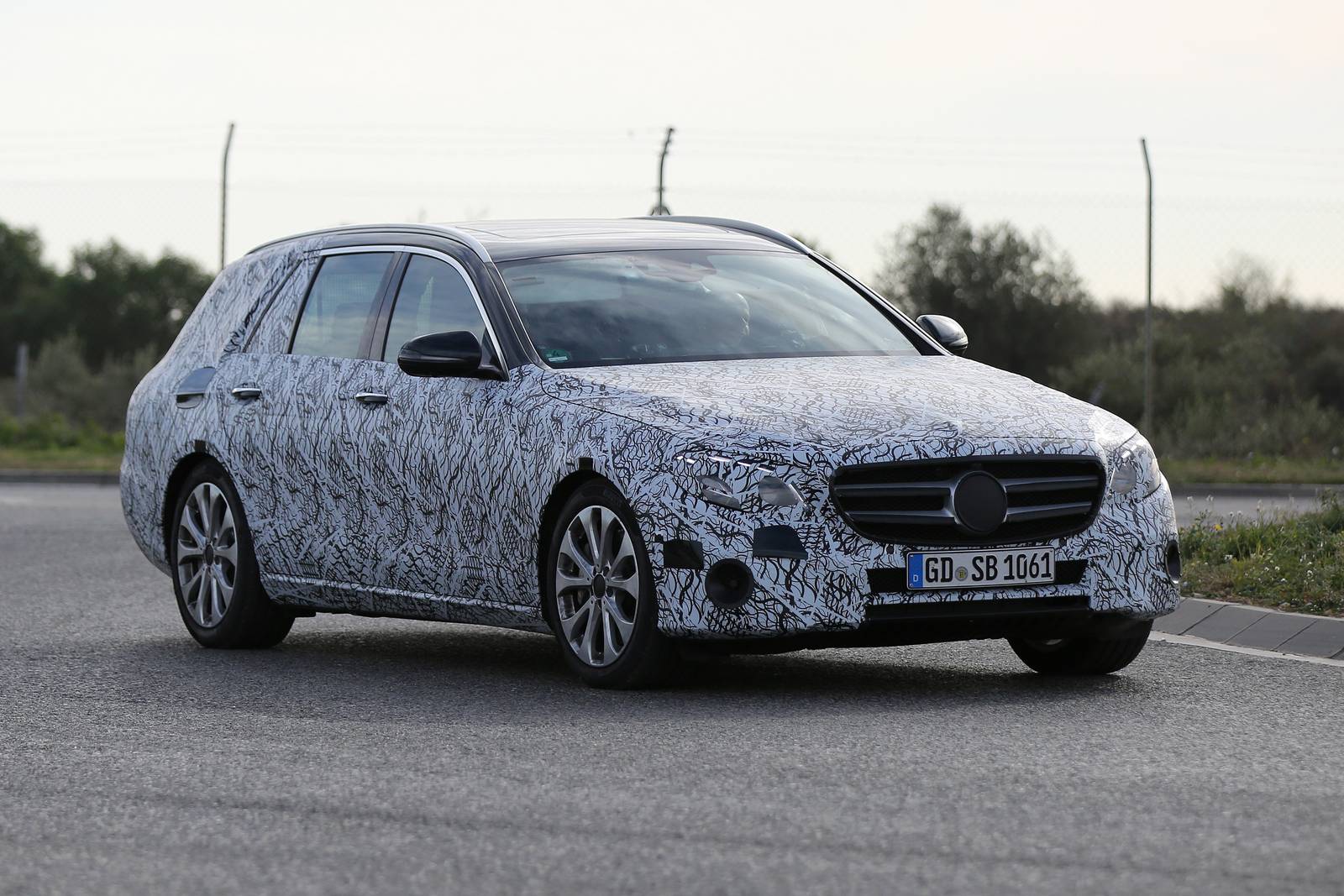 Spy Images From The E-Class Coupe And E-Class Estate By Mercedes-Benz 2