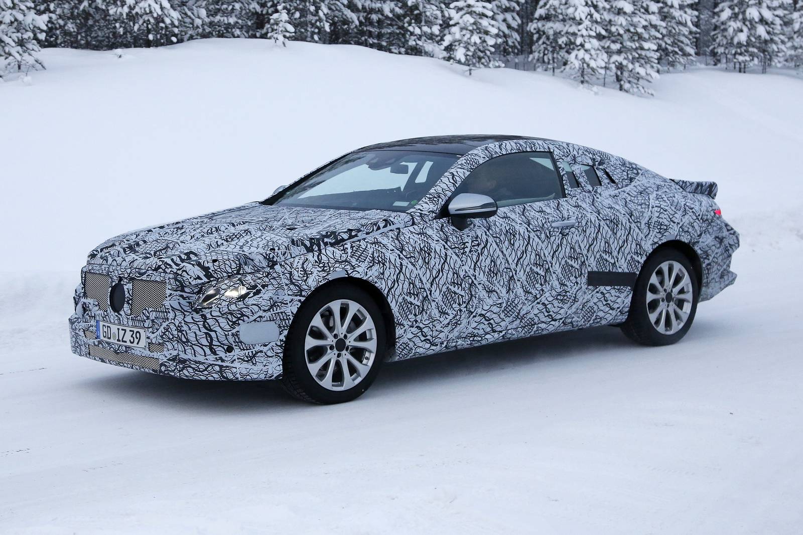 Spy Images From The E-Class Coupe And E-Class Estate By Mercedes-Benz 7