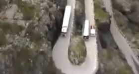 amazing truck drivers dangerous roads 1