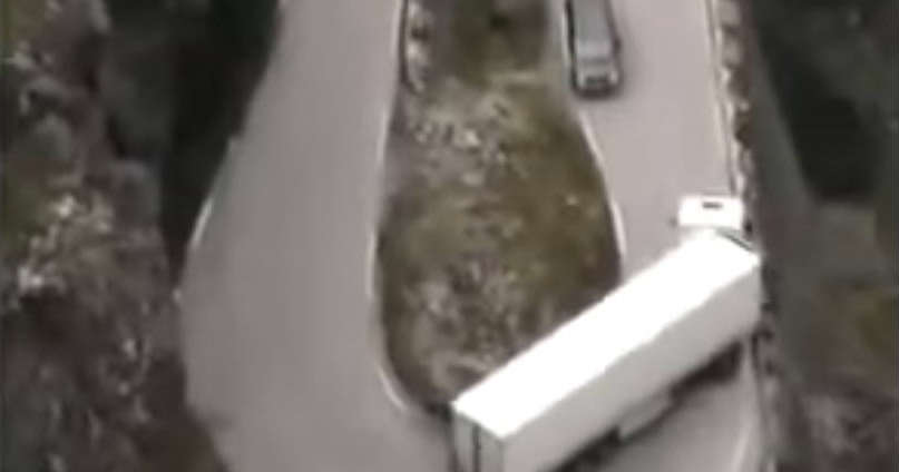 amazing truck drivers dangerous roads 2