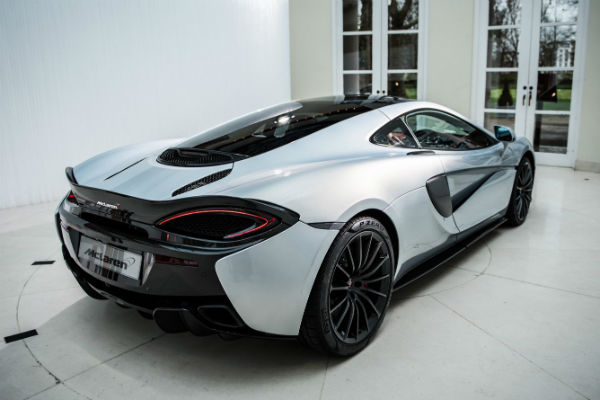 McLaren 570GT luxury car official 2