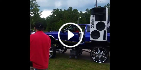 Mobile Stereo System 1 play