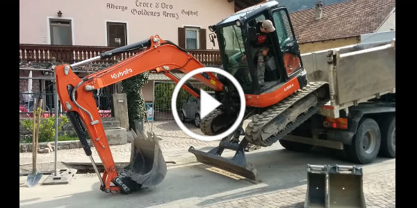 Weirdest Excavator Unloading Ever 2 play