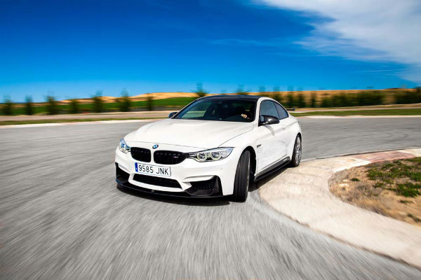 BMW M4 CS 2