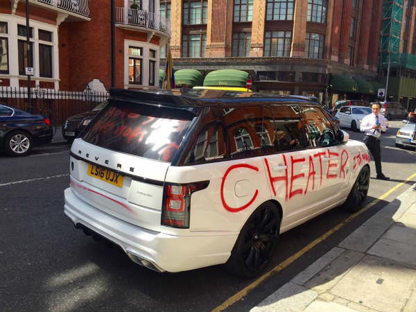 Range Rover Destroyed 1