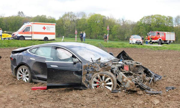 Tesla Model S Crash 5
