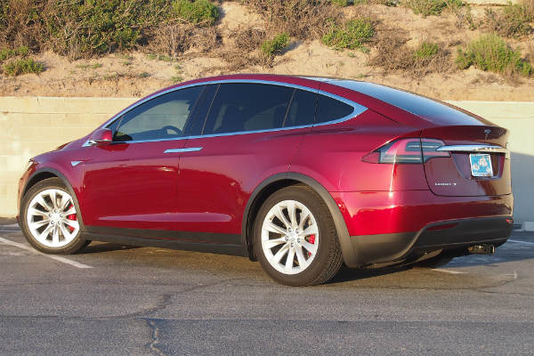 Model Tesla X 2
