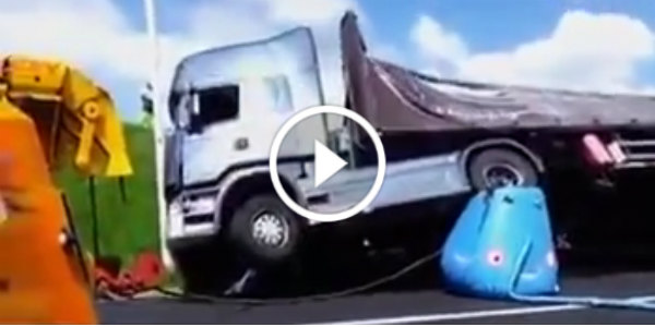 Uprighting A Truck With Rescue Air Cushions 3 play