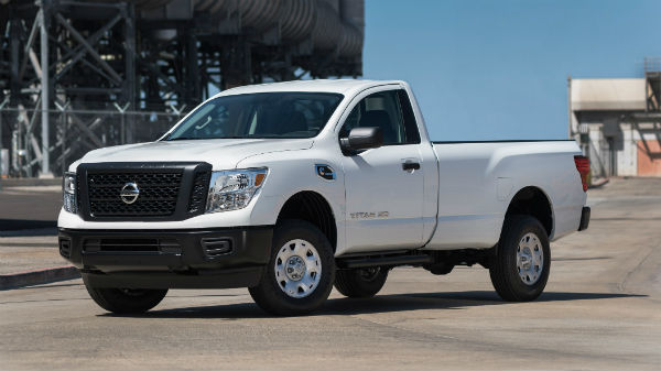 2017 Titan Nissan 10