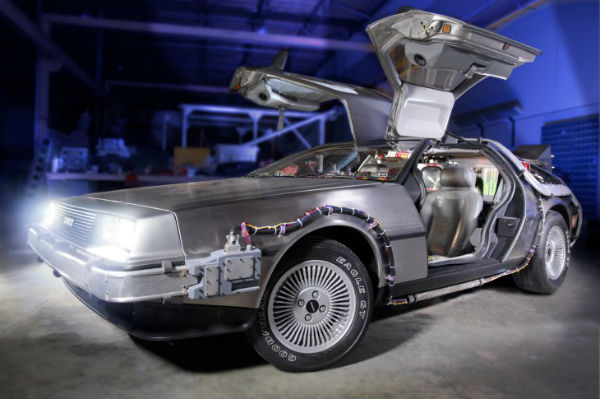 DMC 12 DeLorean 3