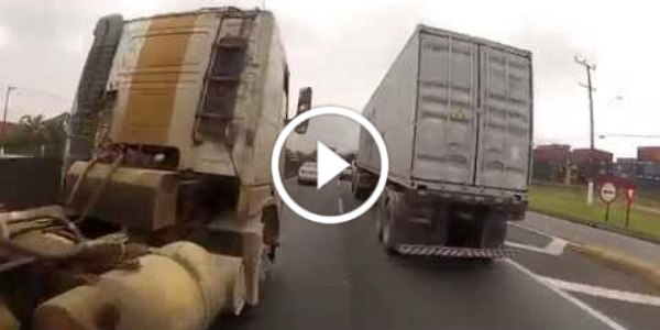 crazy motorcycle rider sao paolo between trucks 5