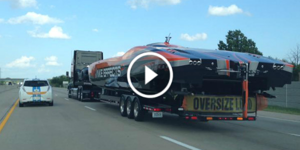 Awesome Speed Boat and Lamborghini Highway 31
