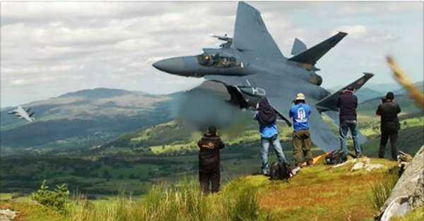 LOW FLYING FIGHTER JETS From MACH LOOP 3