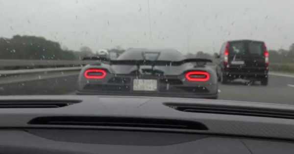 Porsche 918 Chasing Koenigsegg Agera R Model Car 218 MPH 4