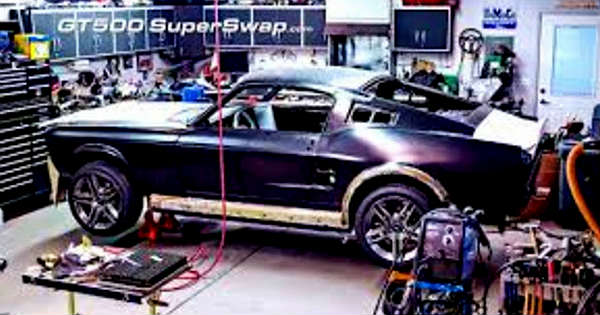 Time-lapse Video Of A 2012 GT500 Transformed Into A 1967 GT500 Fastback 2