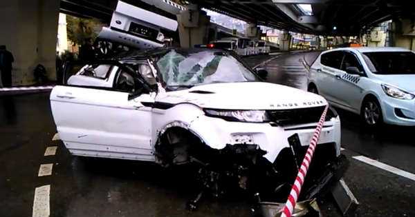 Range-Rover-fell-from-freeway-overpass 2