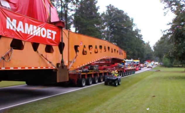 1.9 Million Pound Generator Mammoet Transport 3