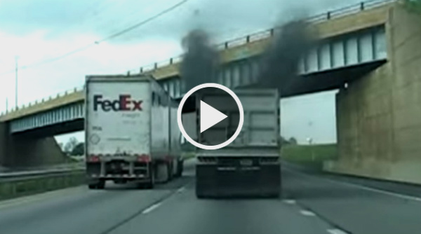 Peterbilt 379 SEMI Truck speeding highway rolling coal 4