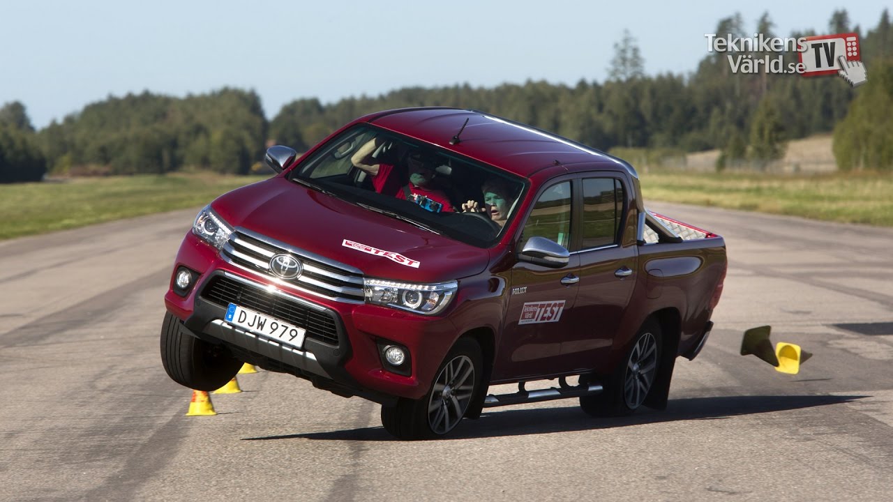 2016 Hilux Toyota Miserably Failing Moose Test 1