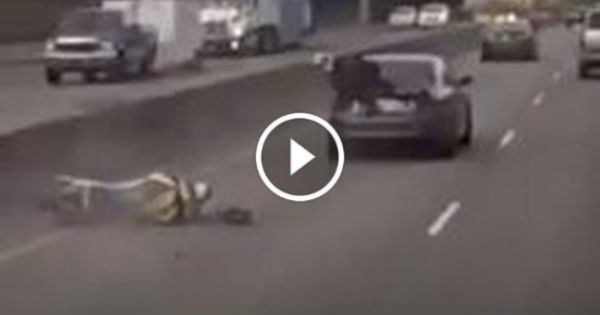 motorcyclist-lands-on-the-trunk