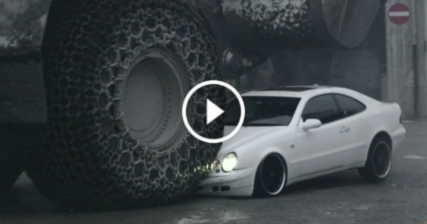 Huge Wheel Loader Runs Over Mercedes 1 TN