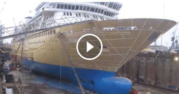 Cruise Ship Timelapse Massive Boat 2 TN