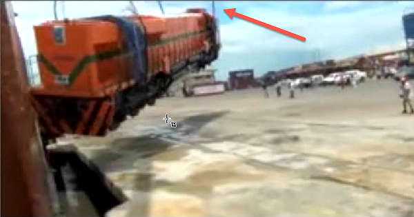 EMD GT46C-Ace Locomotive Train Heavily Dropped On Delivery fail 4