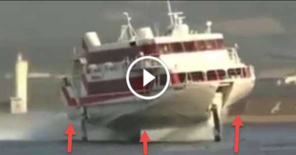 Hydrofoil-Ship-Slicing-Through-Water-3-TN