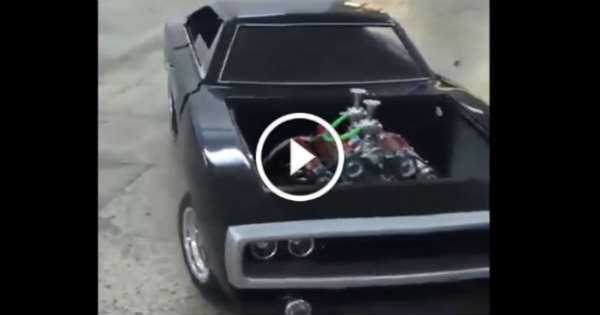 RC Dodge Charger Real Mini V8 Engine 2