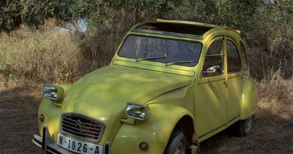 1981-Citroen-2CV6 ICONIC Bond Cars driven by Roger Moore
